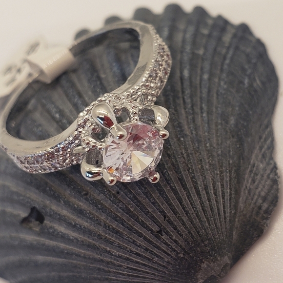 NEW Cubic Zirconia Elevated CROWN Ring 8 Sterling Silver Plated - Picture 1 of 6